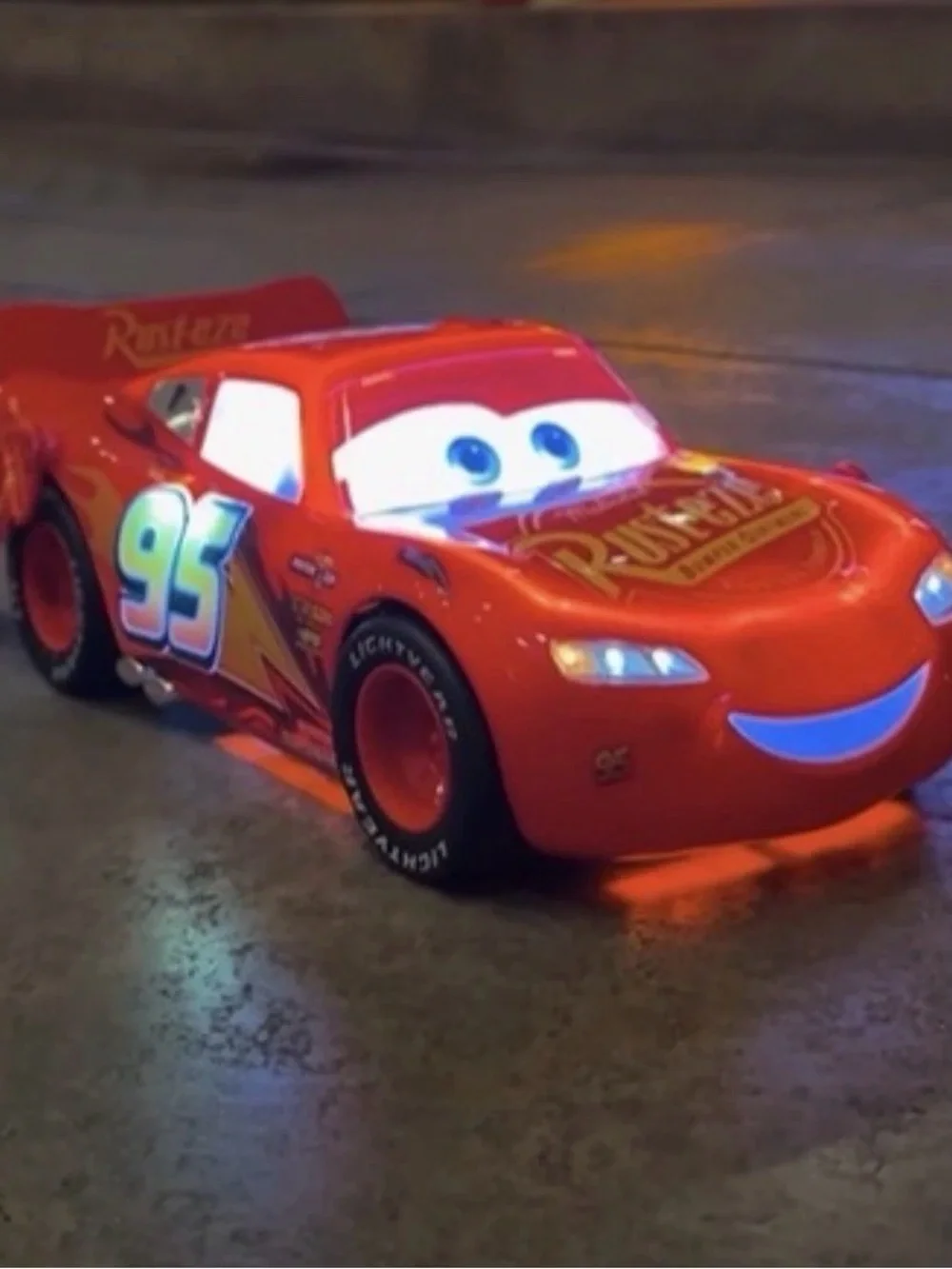 Disney Parks Cars Lightning McQueen Light Up Pullback Popcorn Bucket NEW